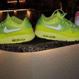 Air max fly knit volt 90